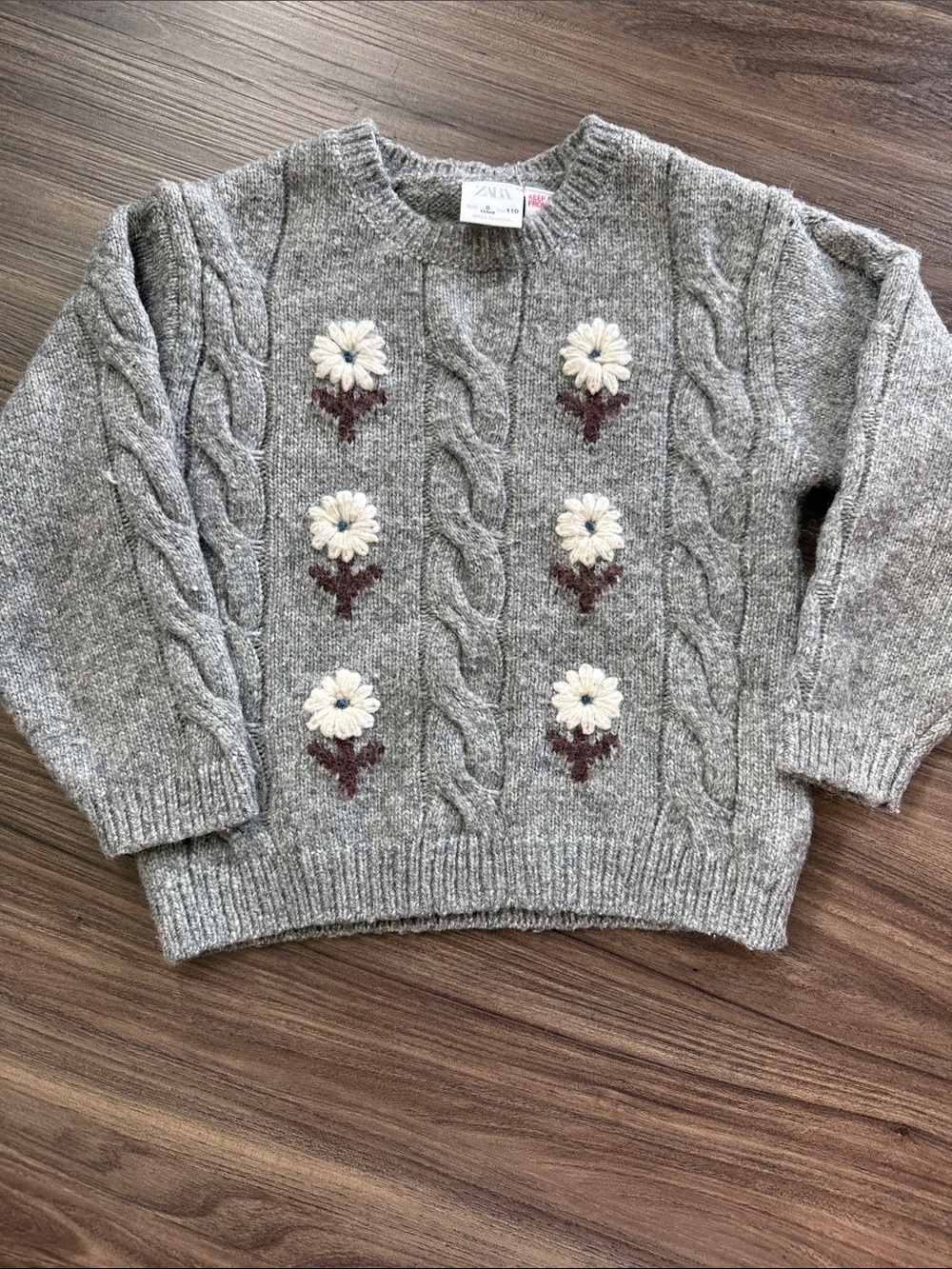 Girls Zara Size 5 Gray Cable Knit Sweater with Daisy Embroidery